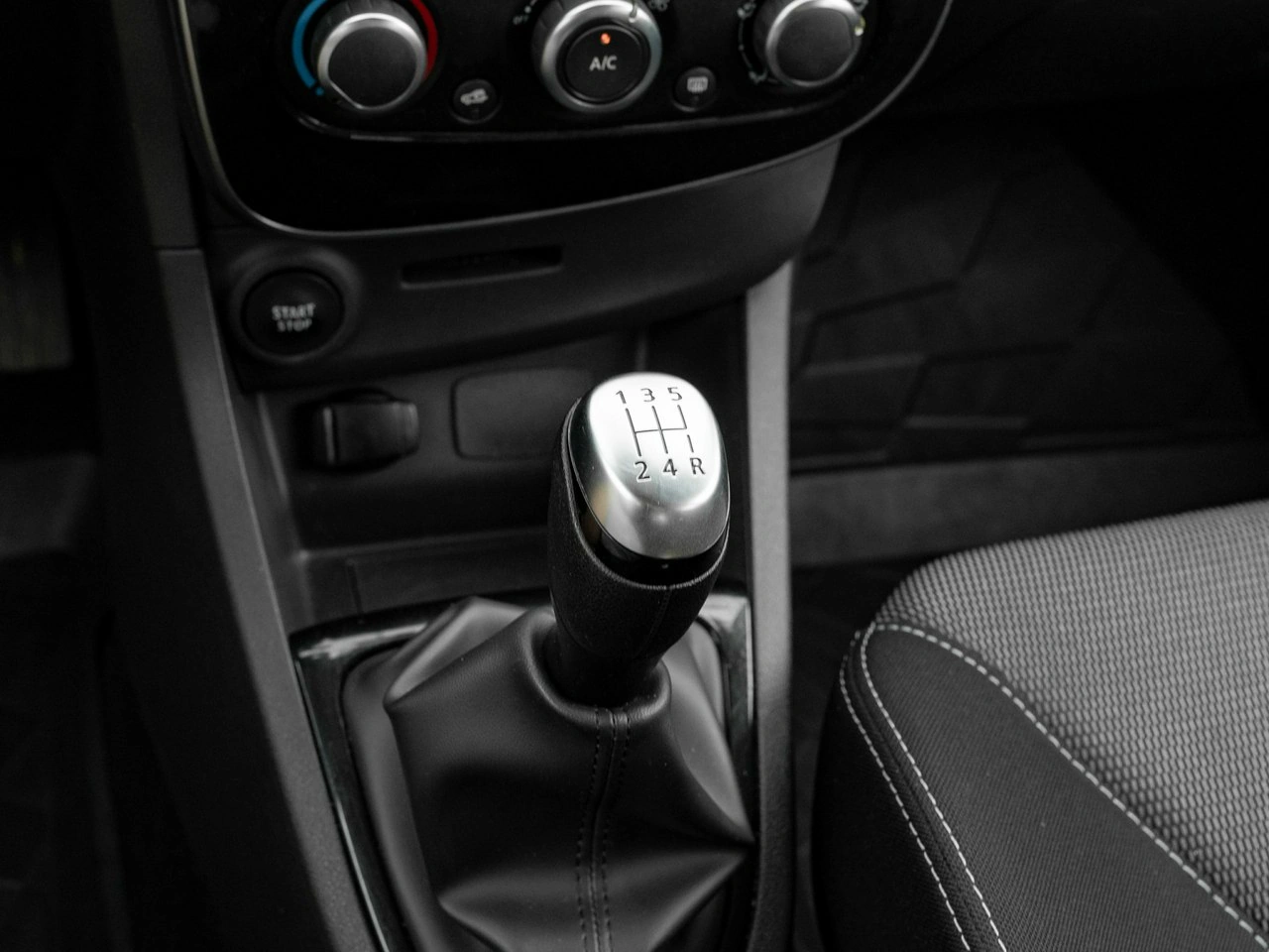 Renault Clio - Zdjęcie 13