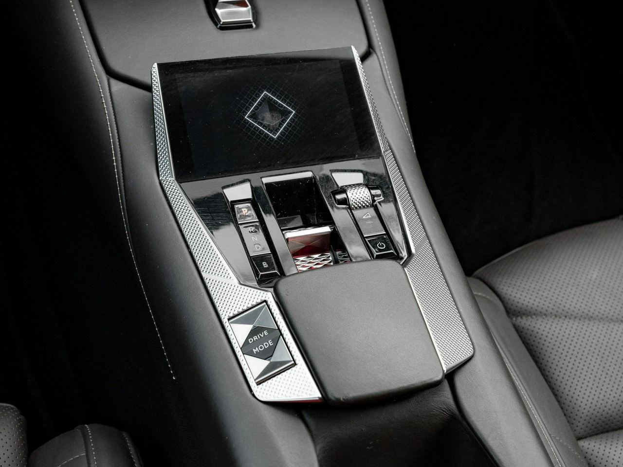 DS Automobiles DS 4 - Zdjęcie 17