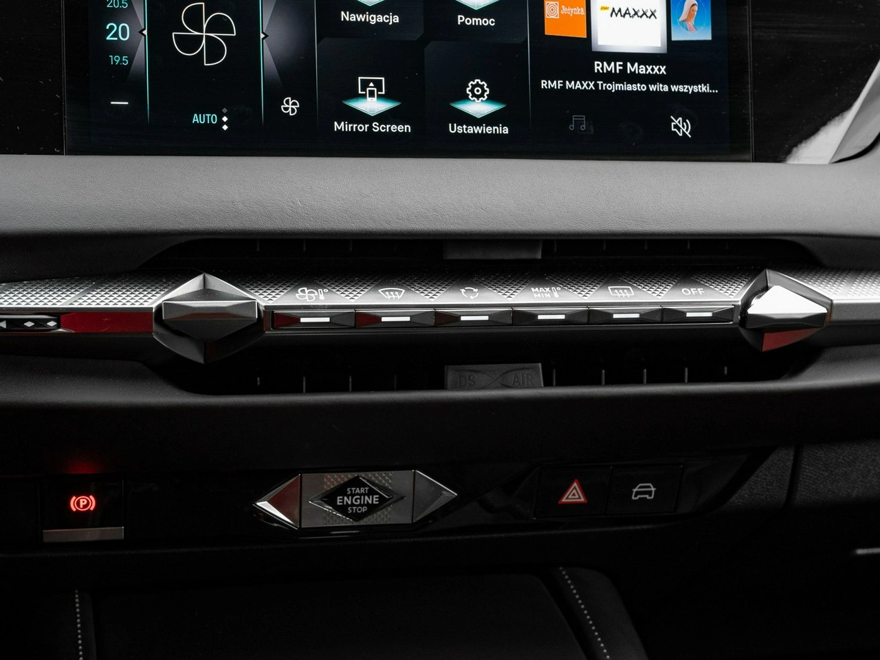 DS Automobiles DS 4 - Zdjęcie 18