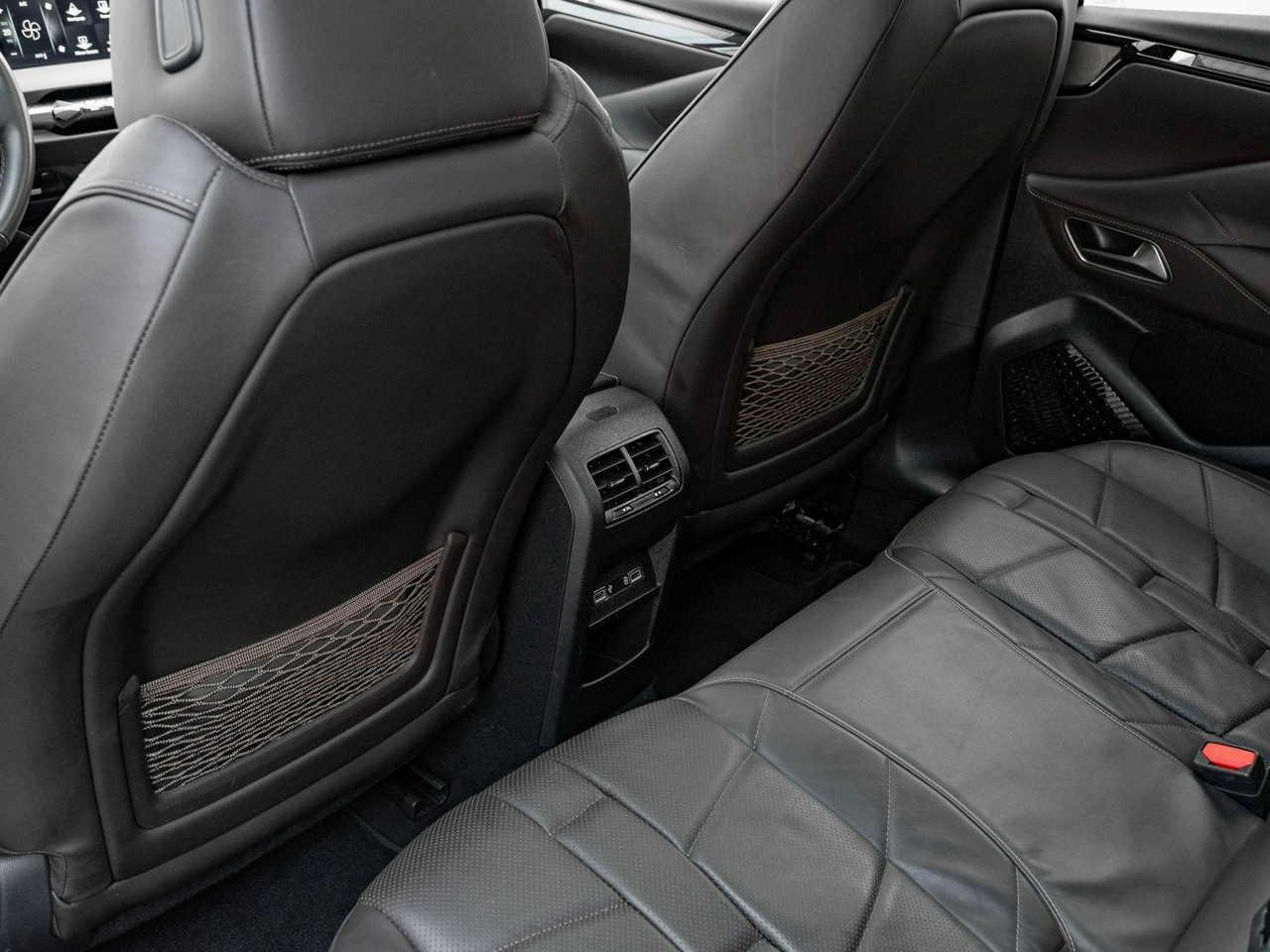 DS Automobiles DS 4 - Zdjęcie 22