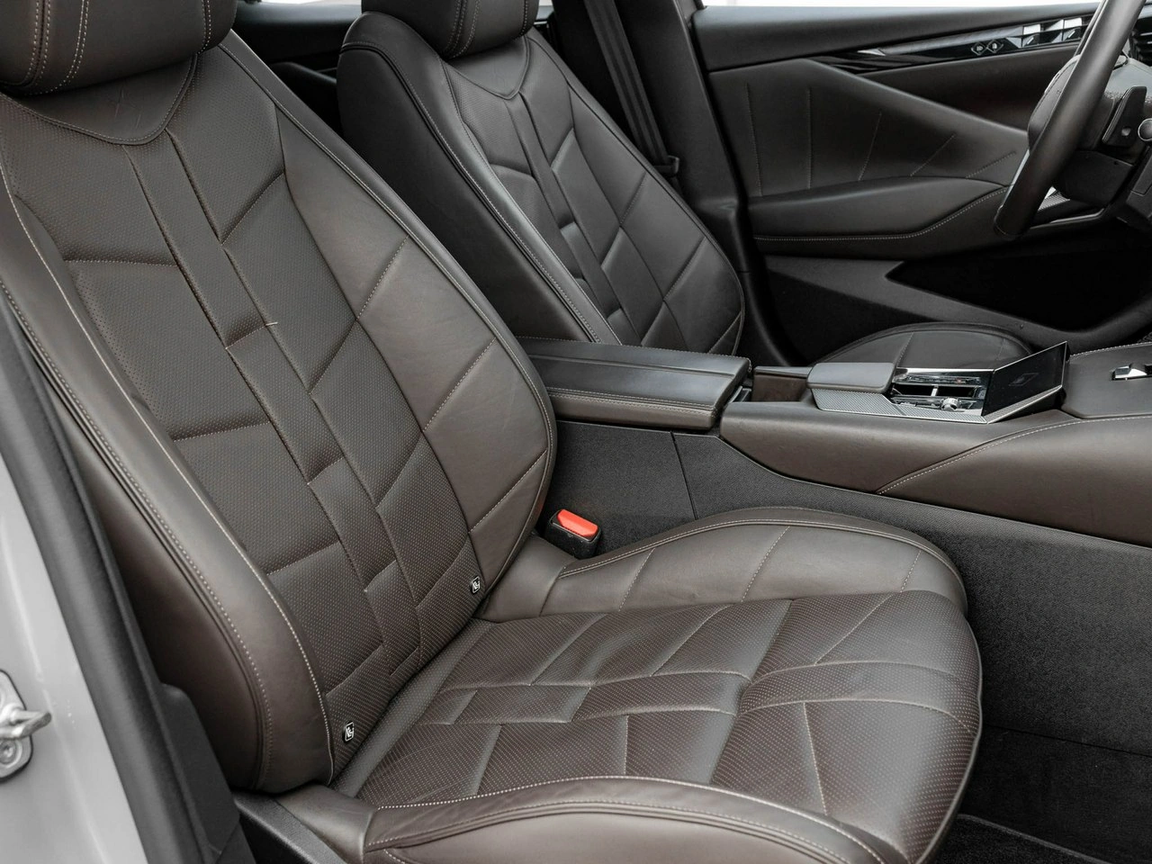 DS Automobiles DS 4 - Zdjęcie 28