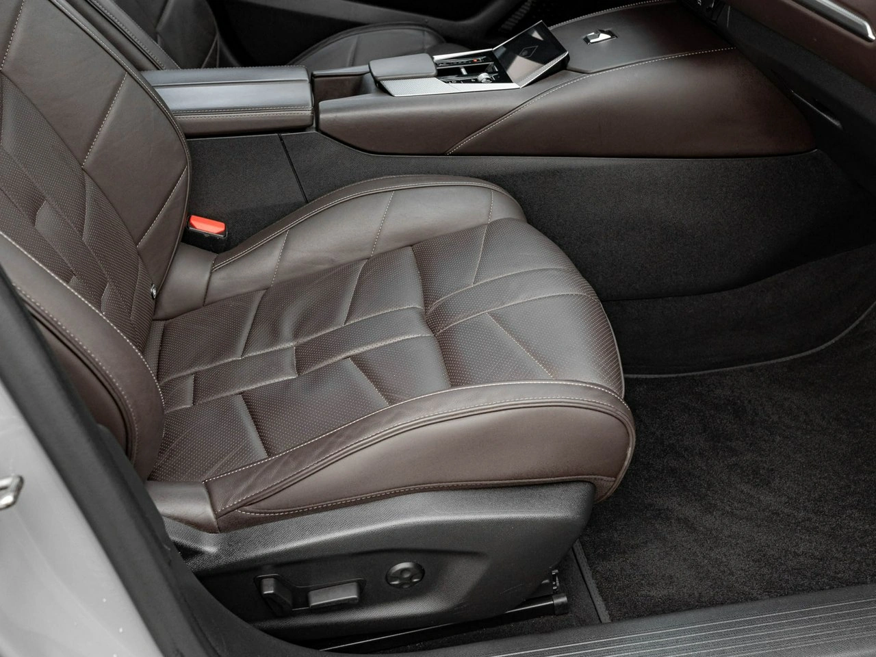 DS Automobiles DS 4 - Zdjęcie 29