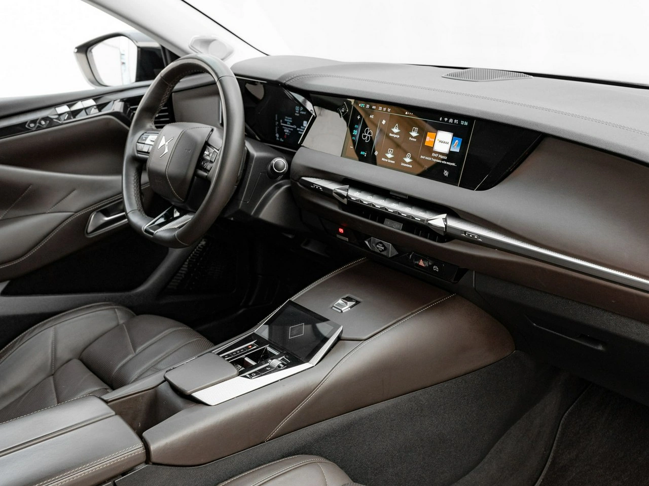 DS Automobiles DS 4 - Zdjęcie 31