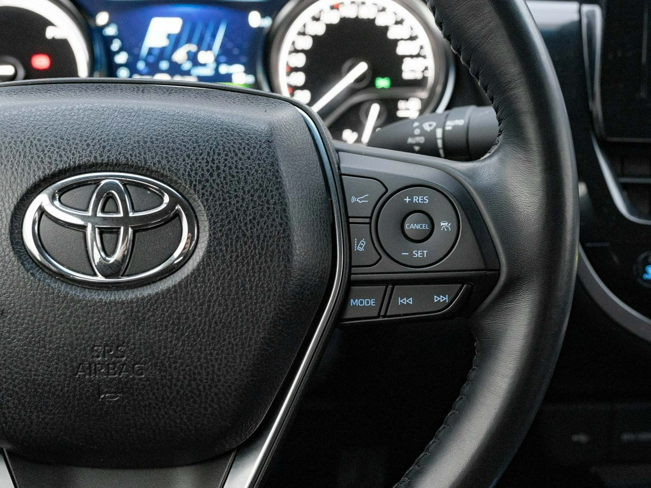 Toyota Camry - Zdjęcie 14