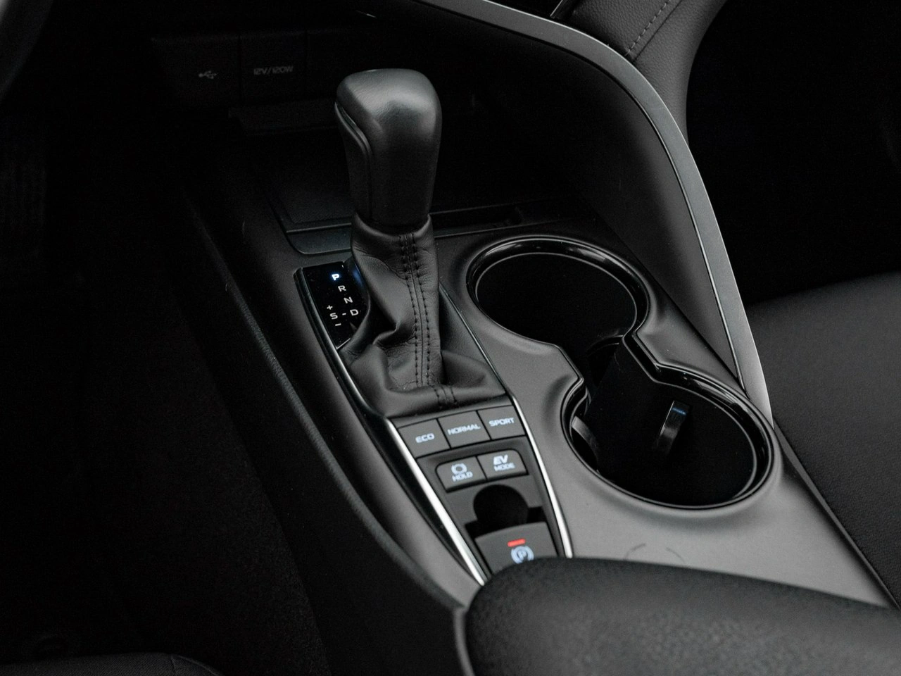 Toyota Camry - Zdjęcie 15