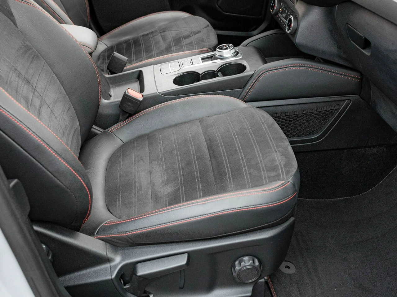 Ford Kuga - Zdjęcie 28