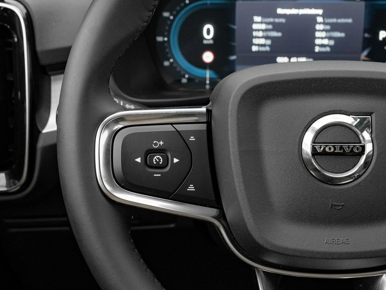 Volvo XC 40 - Zdjęcie 15