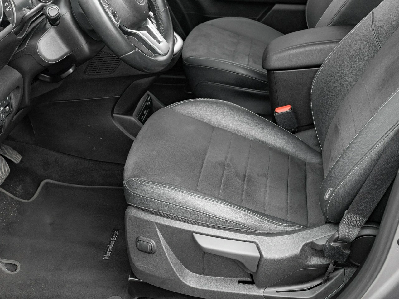 Mercedes T 180 d - Zdjęcie 12