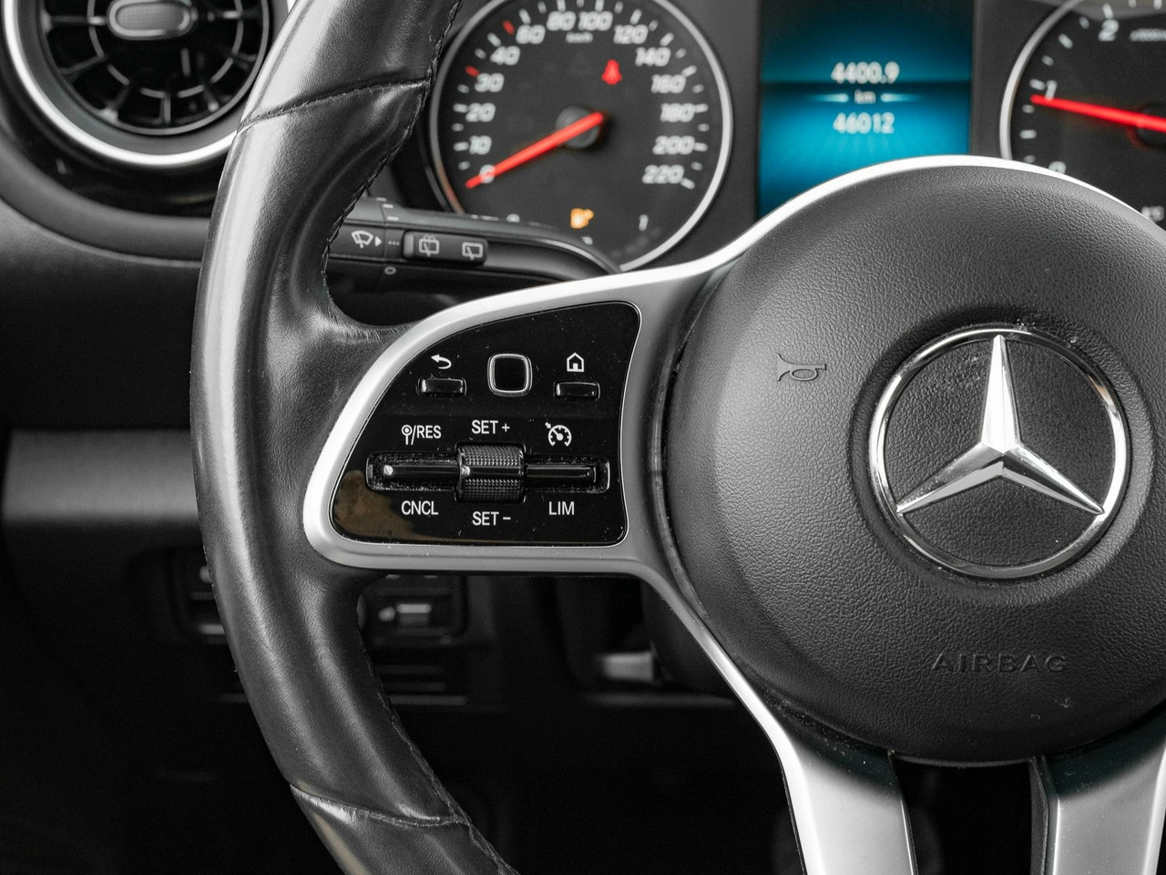 Mercedes T 180 d - Zdjęcie 15