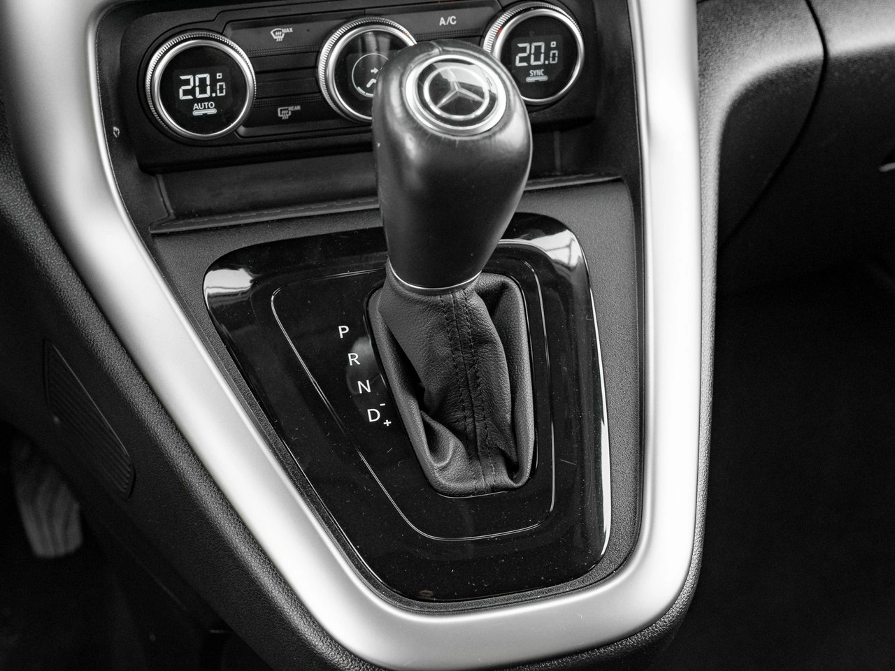 Mercedes T 180 d - Zdjęcie 17