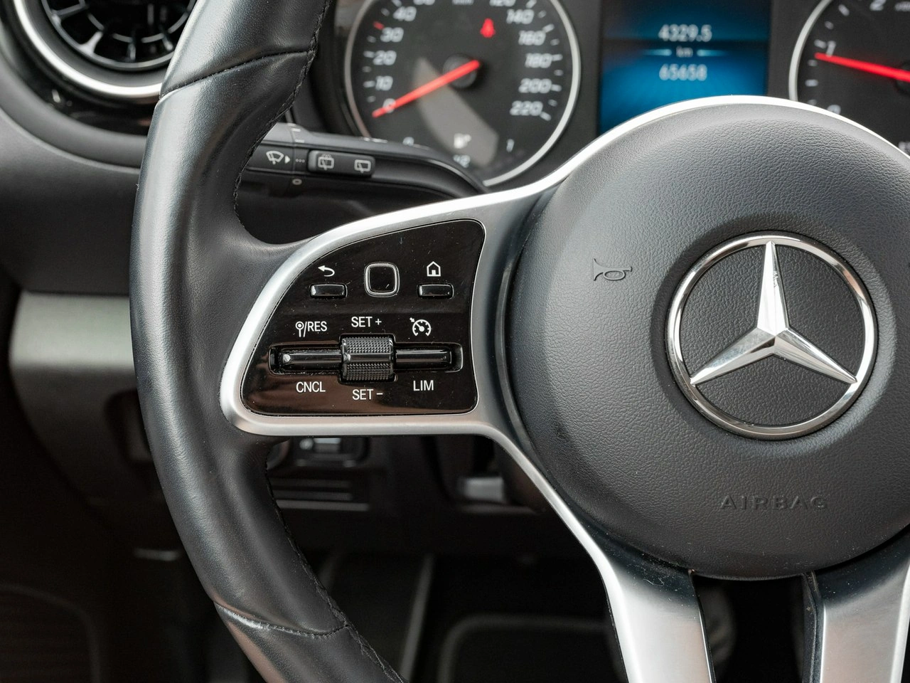 Mercedes T 180 d - Zdjęcie 14