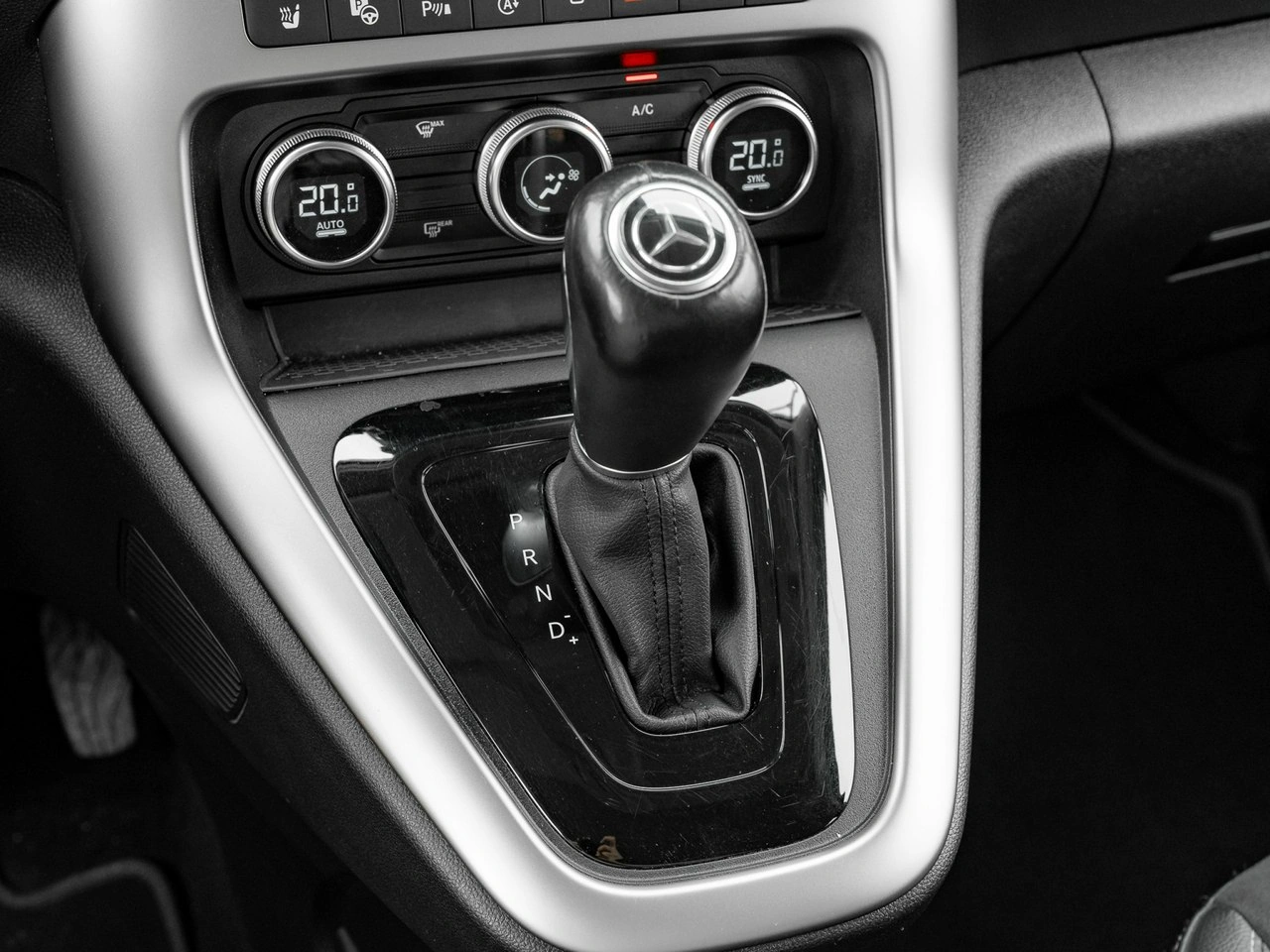 Mercedes T 180 d - Zdjęcie 15