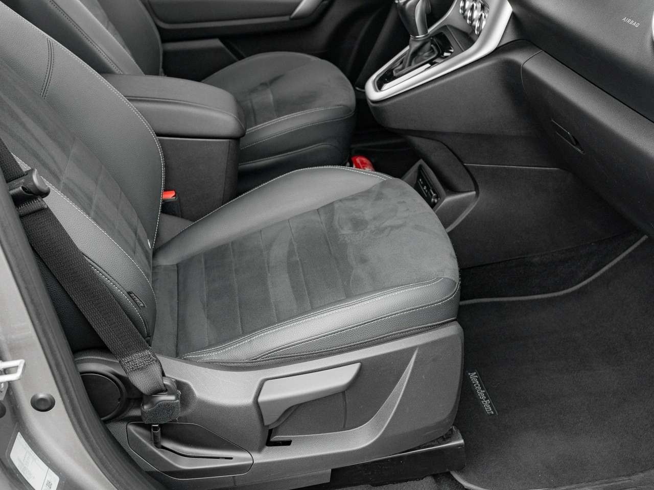 Mercedes T 180 d - Zdjęcie 25