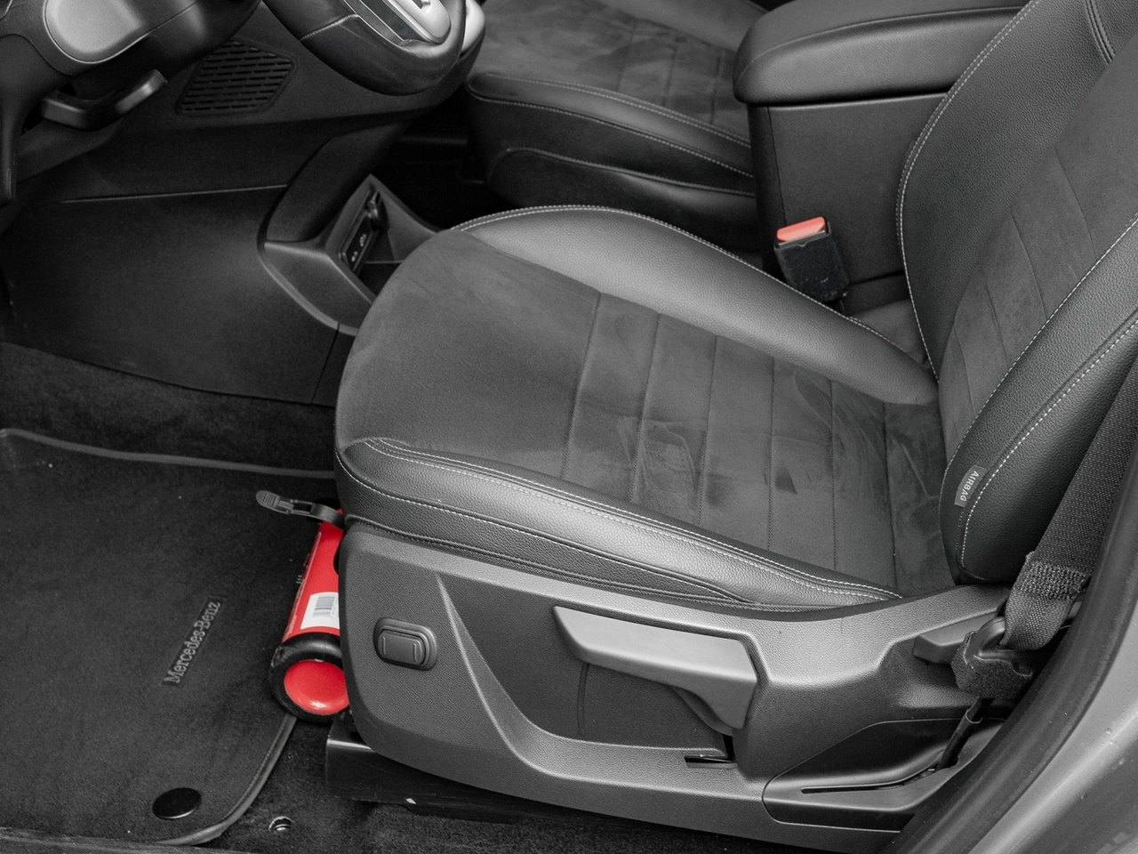 Mercedes T 180 d - Zdjęcie 12