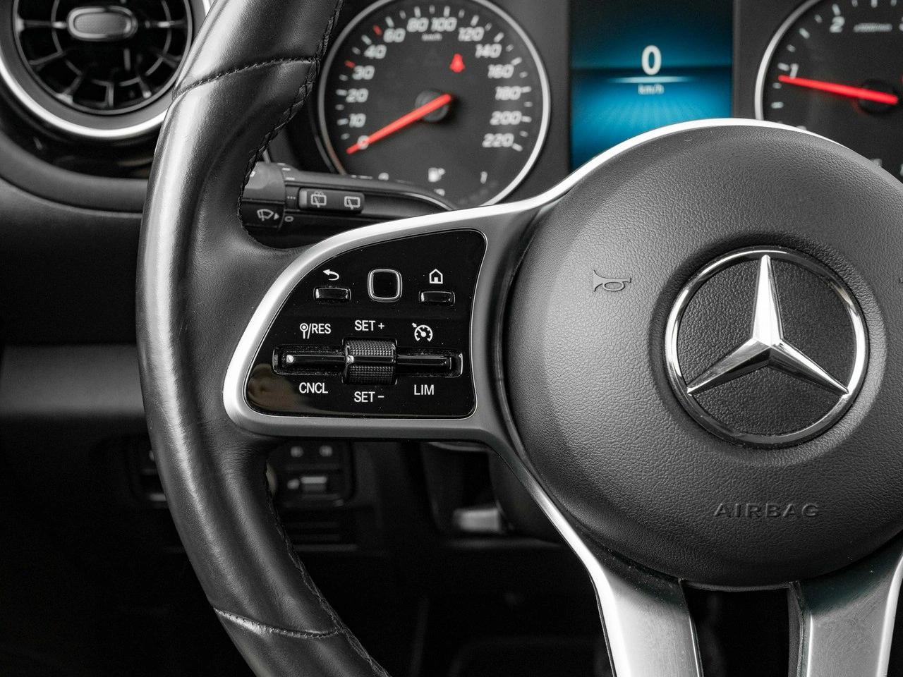 Mercedes T 180 d - Zdjęcie 15