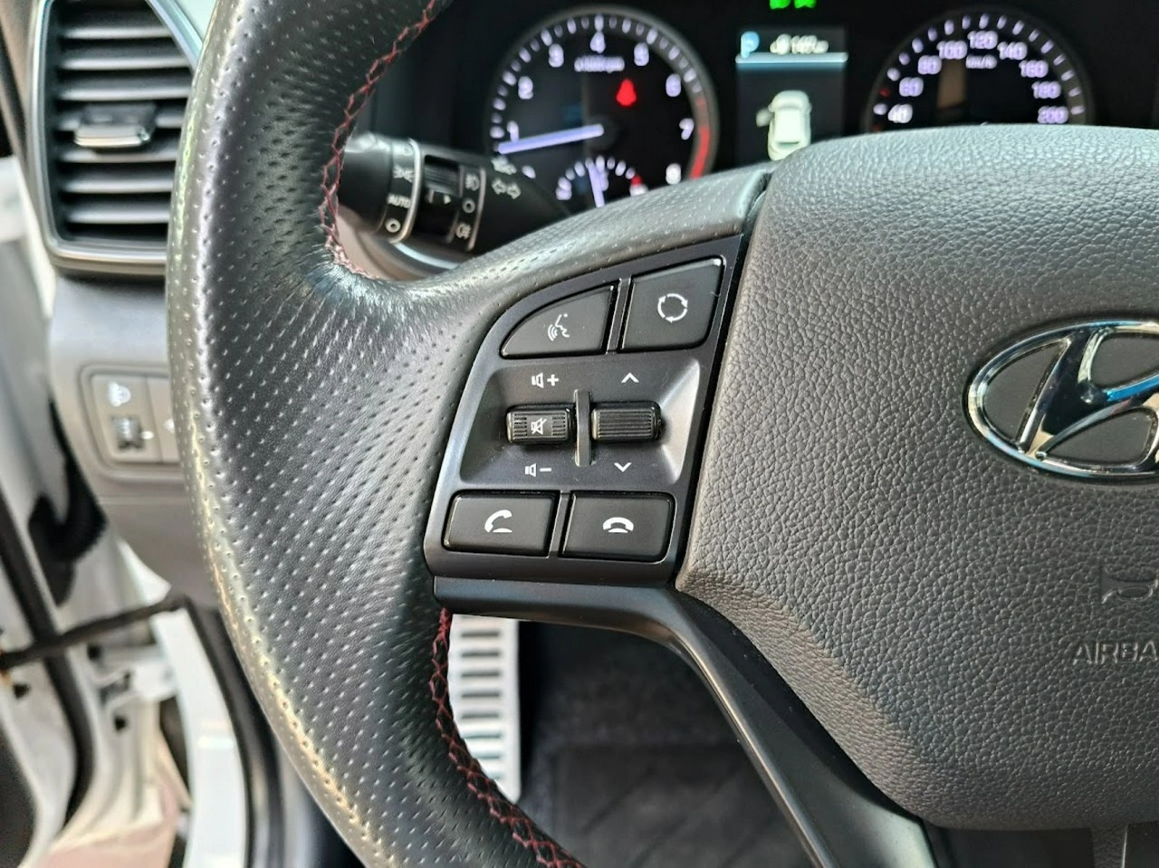 Hyundai Tucson - Zdjęcie 23