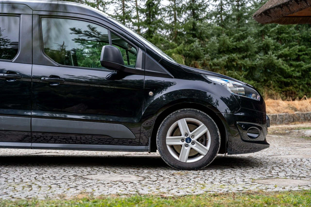 Ford Grand Tourneo Connect - Zdjęcie 17