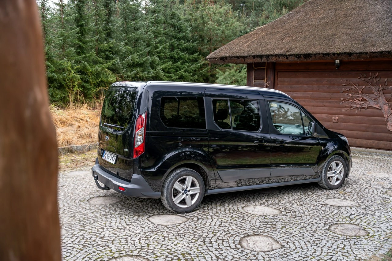 Ford Grand Tourneo Connect - Zdjęcie 31