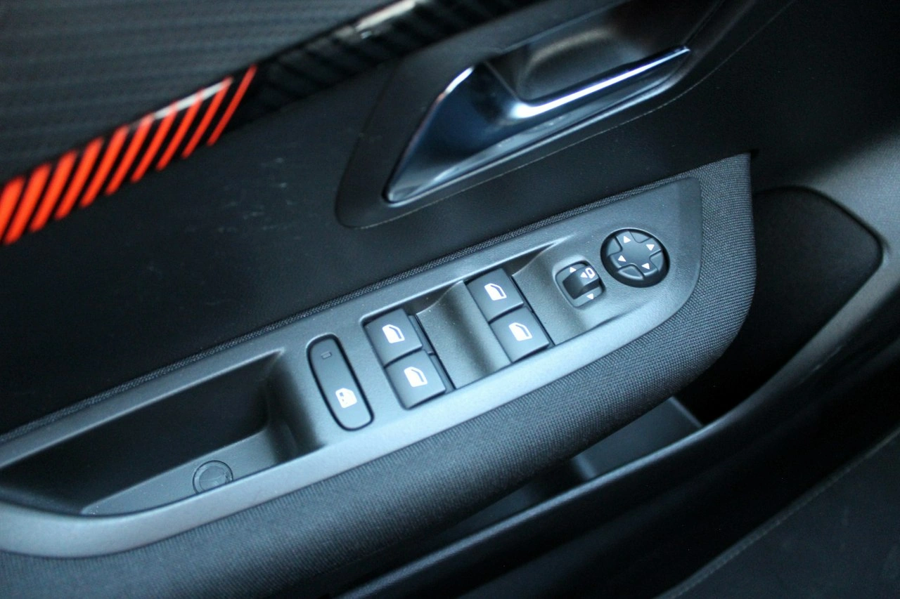 Peugeot 208 - Zdjęcie 22