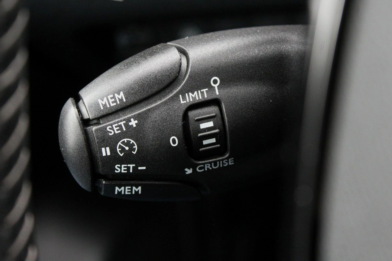 Peugeot 208 - Zdjęcie 25