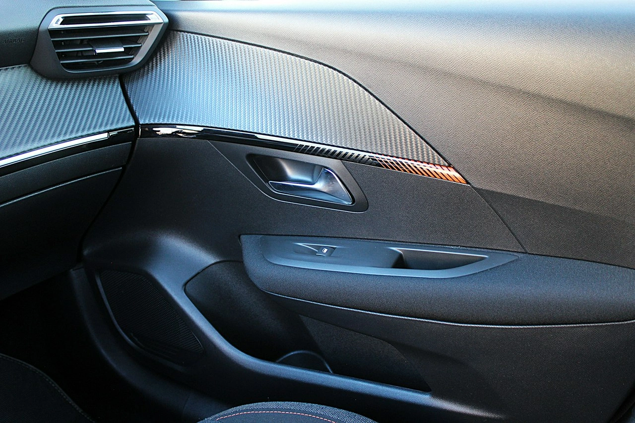 Peugeot 208 - Zdjęcie 27