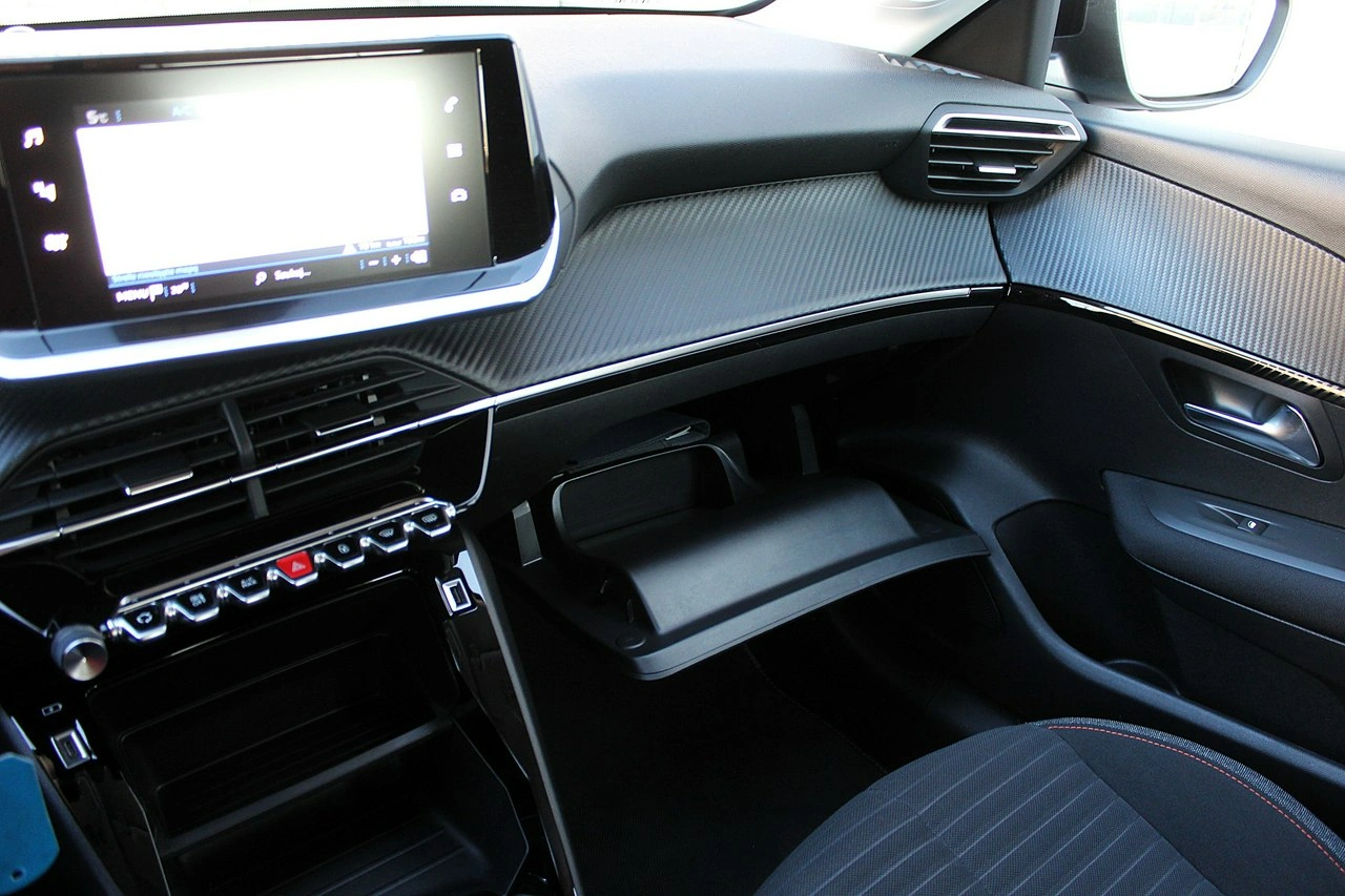 Peugeot 208 - Zdjęcie 29