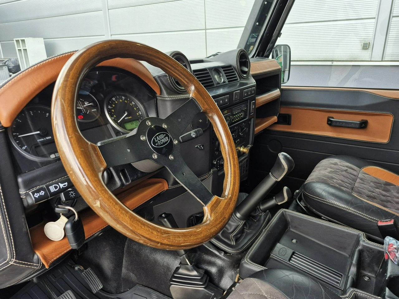 Land Rover Defender - Zdjęcie 23