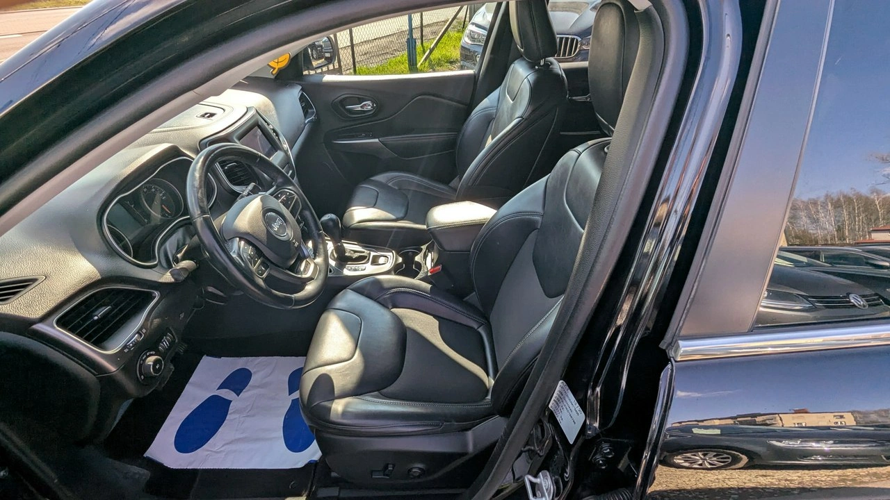 Jeep Cherokee - Zdjęcie 13