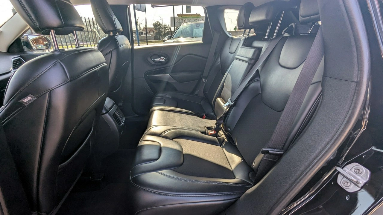 Jeep Cherokee - Zdjęcie 14