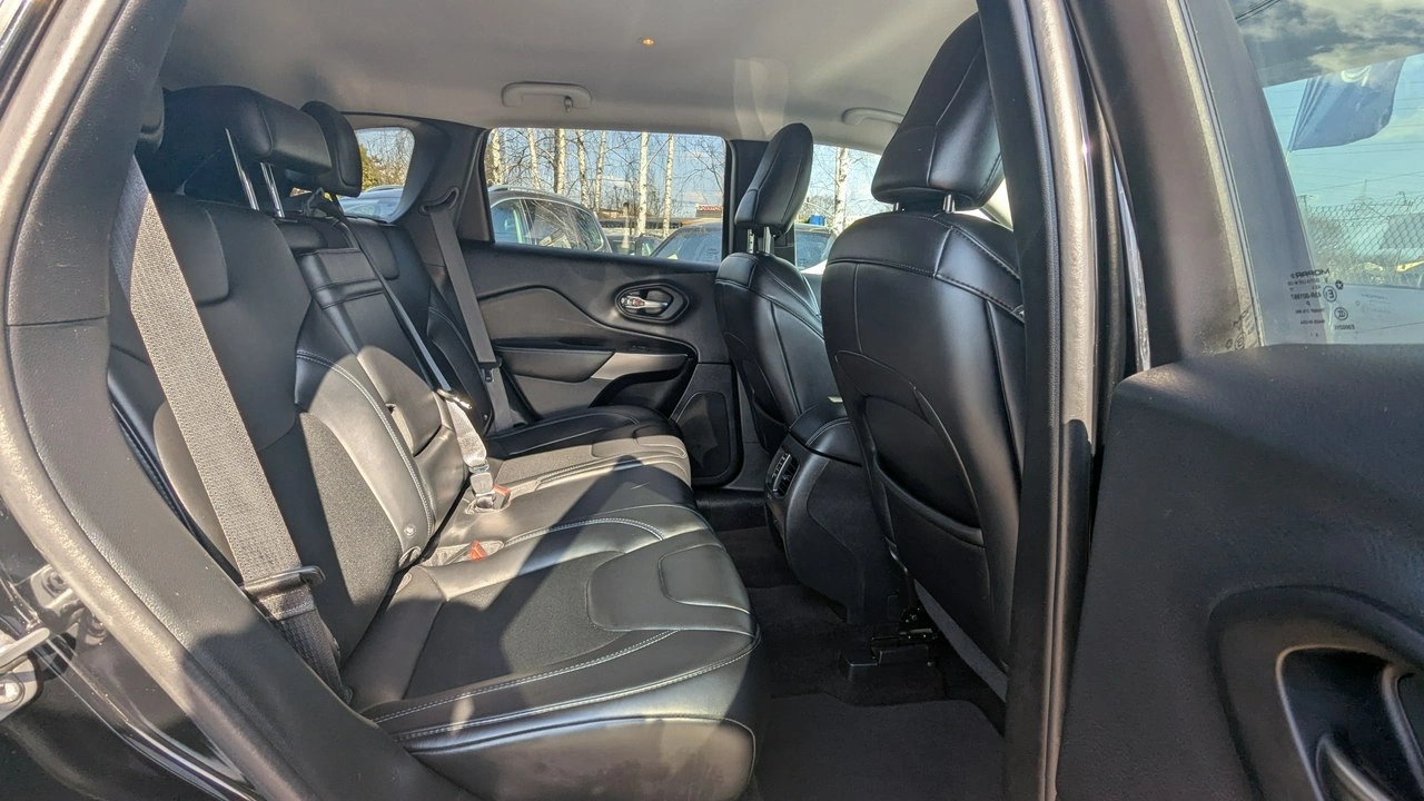 Jeep Cherokee - Zdjęcie 16