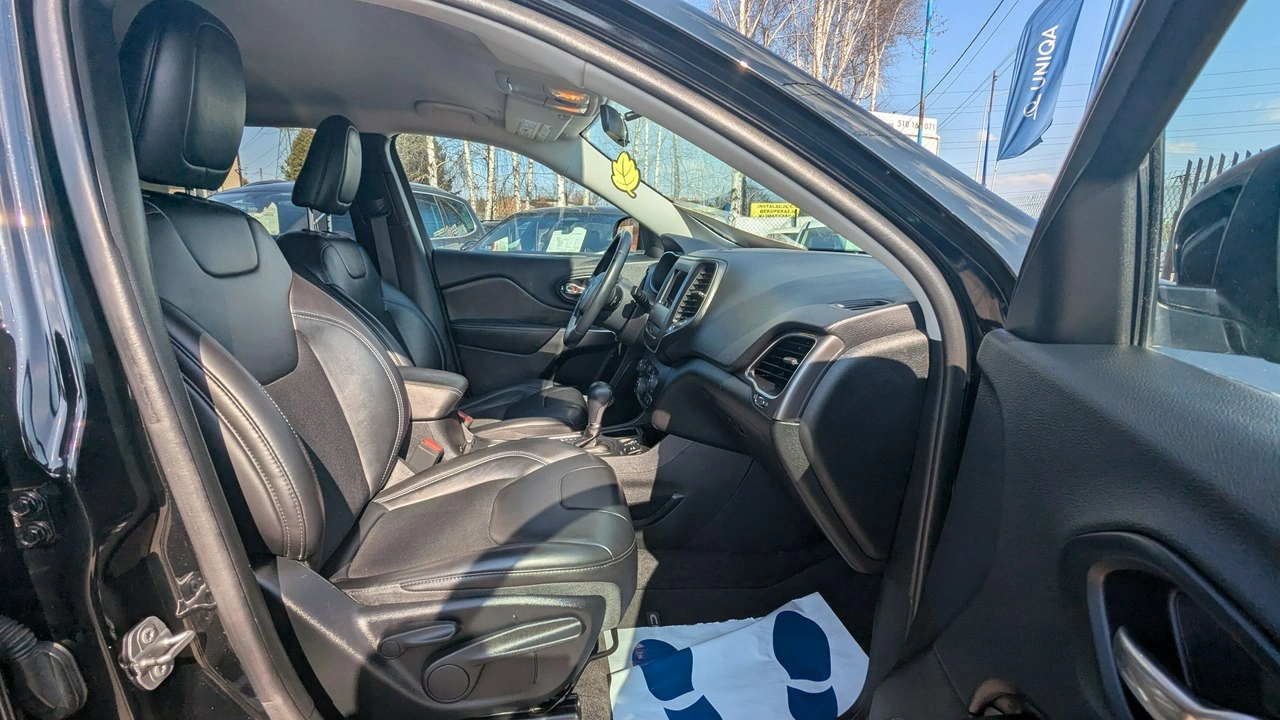 Jeep Cherokee - Zdjęcie 17