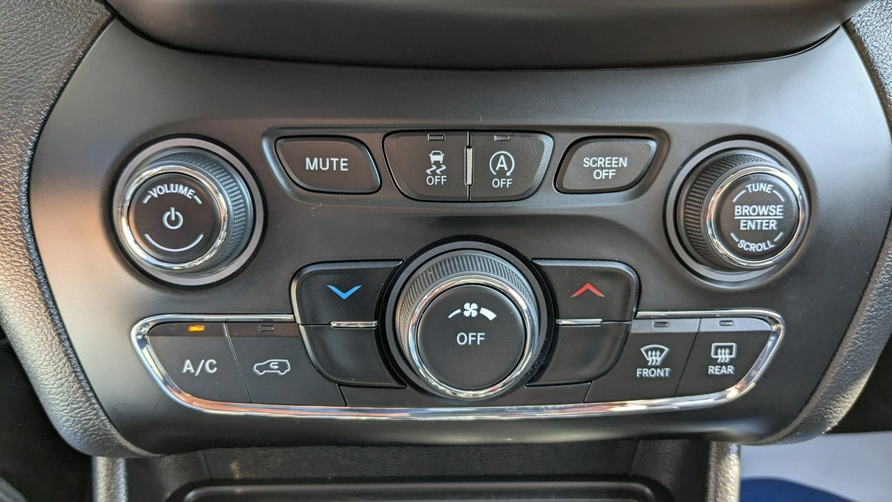 Jeep Cherokee - Zdjęcie 28