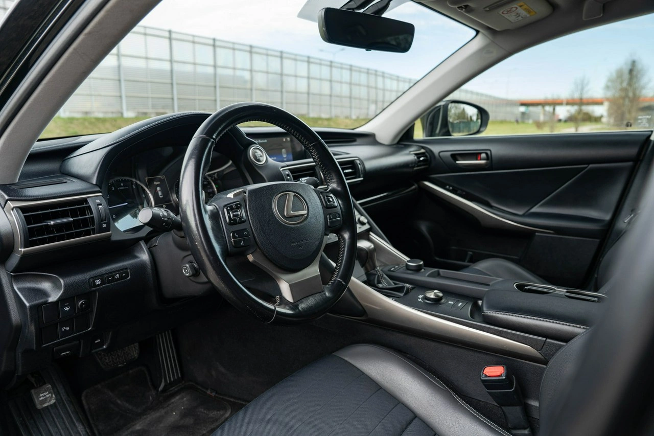 Lexus IS - Zdjęcie 15