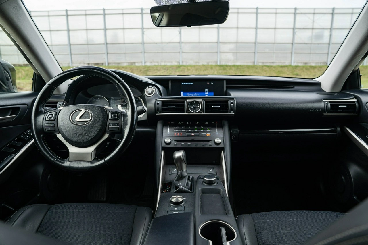 Lexus IS - Zdjęcie 17