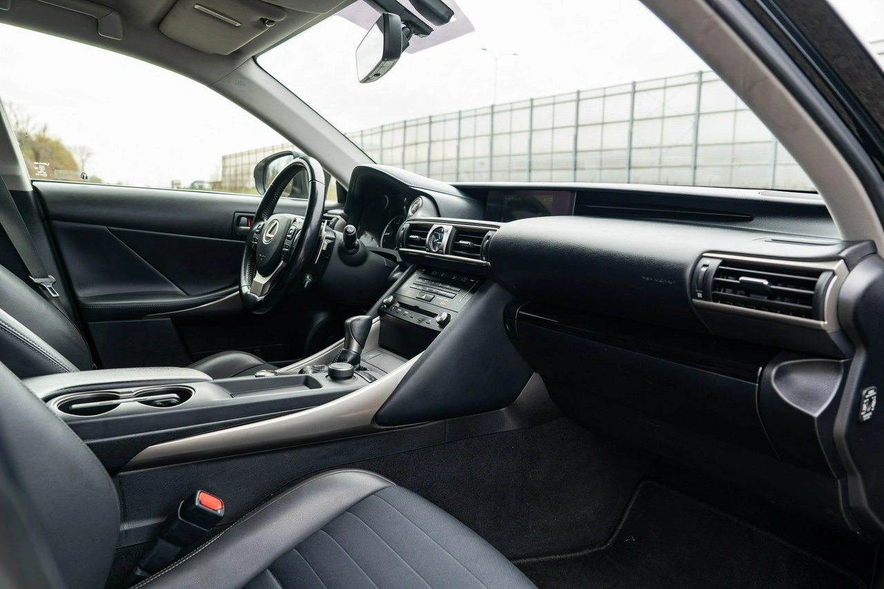 Lexus IS - Zdjęcie 19