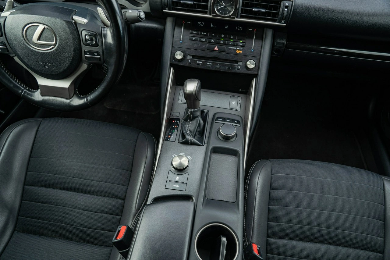 Lexus IS - Zdjęcie 23