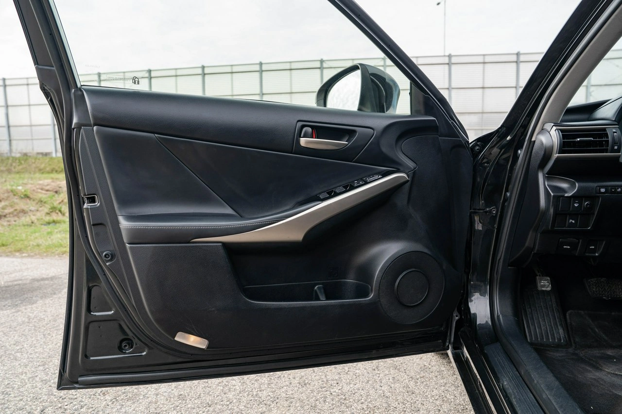 Lexus IS - Zdjęcie 27
