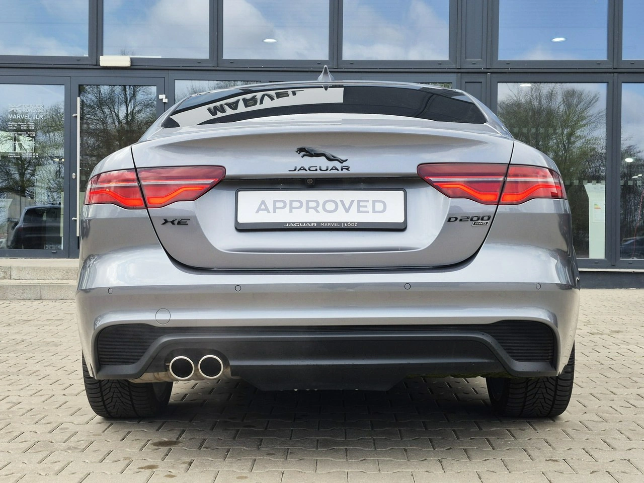 Jaguar XE - Zdjęcie 10