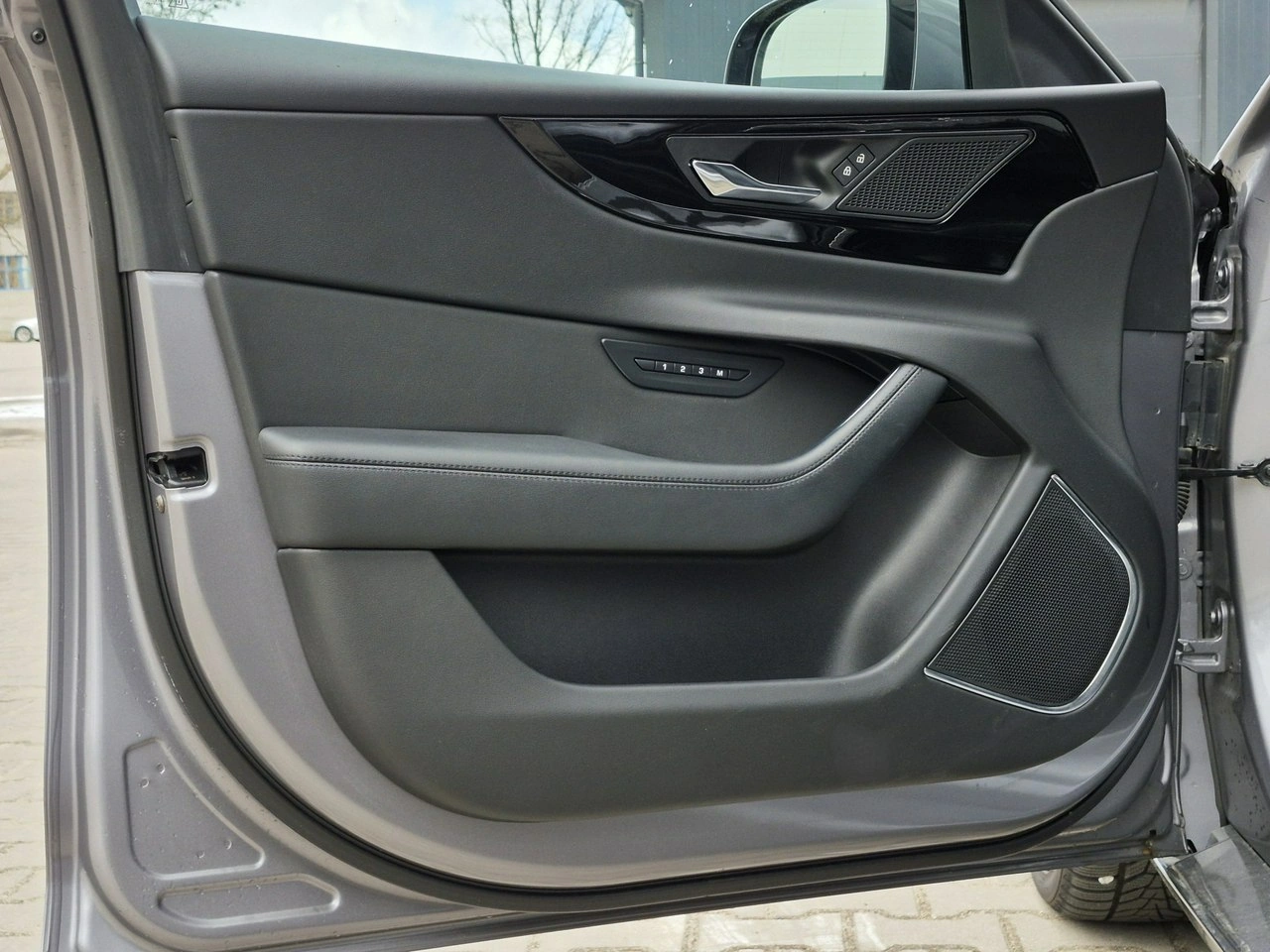 Jaguar XE - Zdjęcie 15