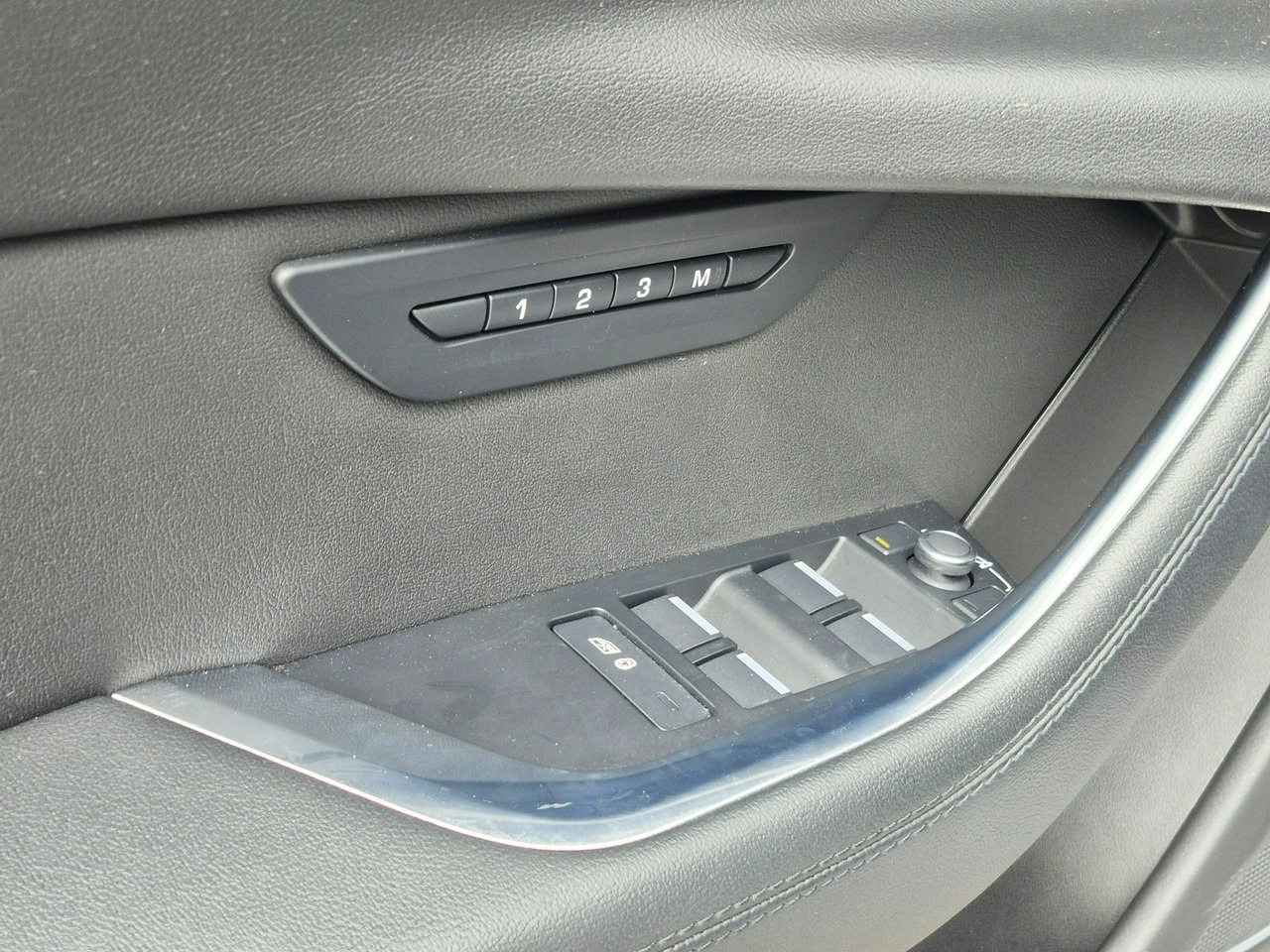 Jaguar XE - Zdjęcie 16