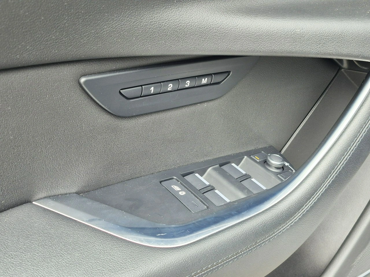 Jaguar XE - Zdjęcie 16