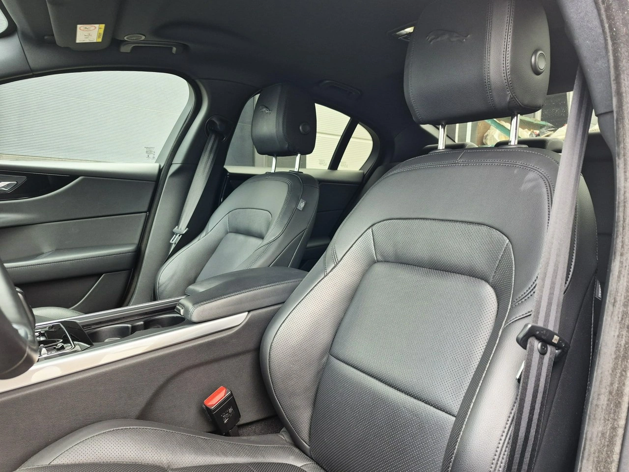 Jaguar XE - Zdjęcie 18