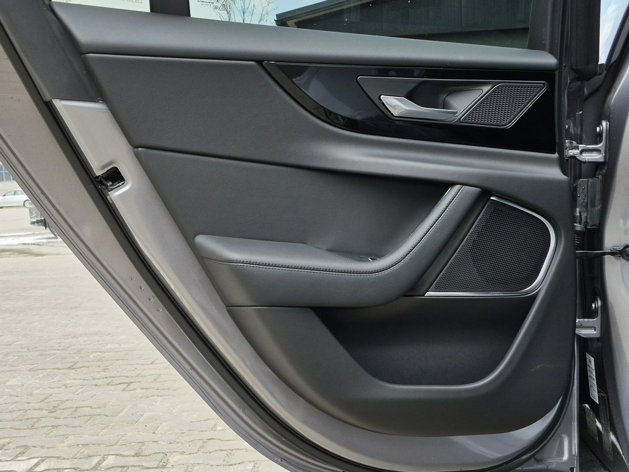 Jaguar XE - Zdjęcie 20