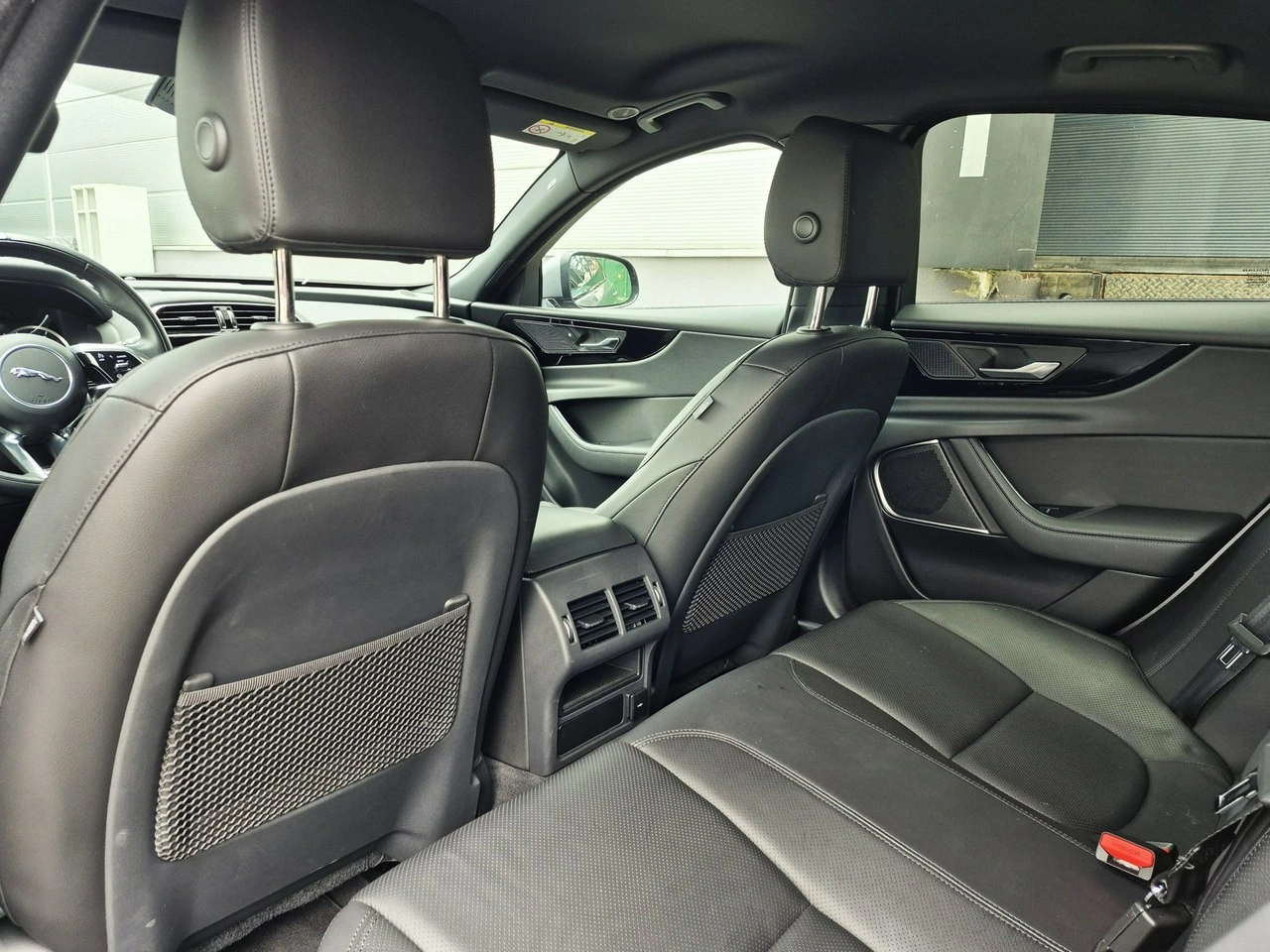 Jaguar XE - Zdjęcie 21