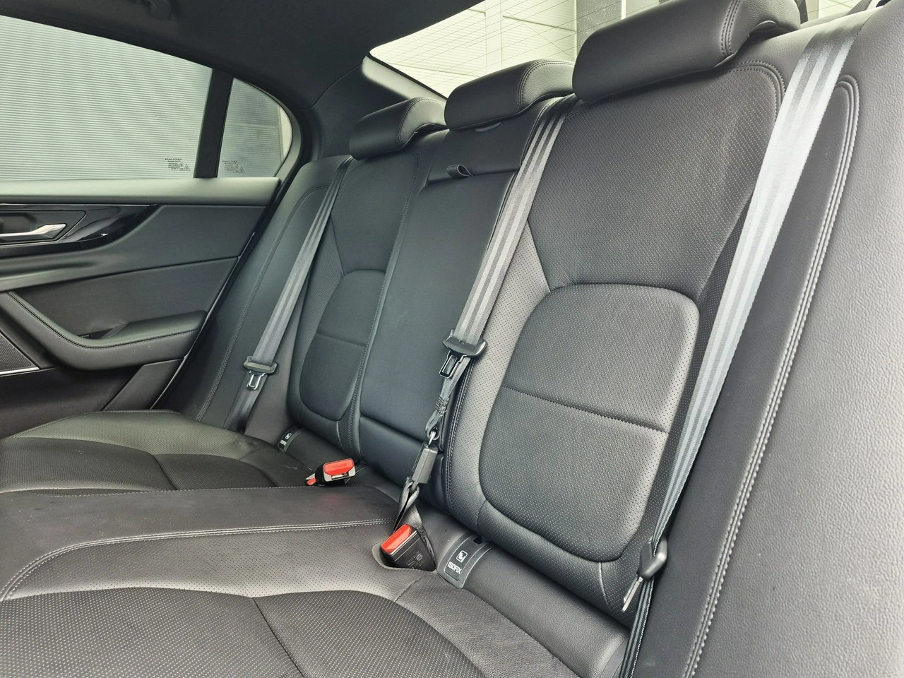 Jaguar XE - Zdjęcie 22