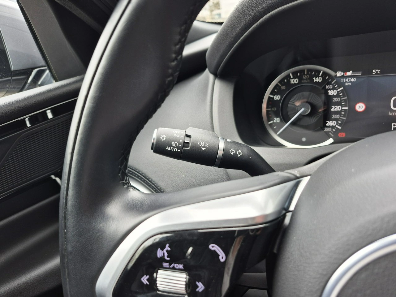 Jaguar XE - Zdjęcie 28
