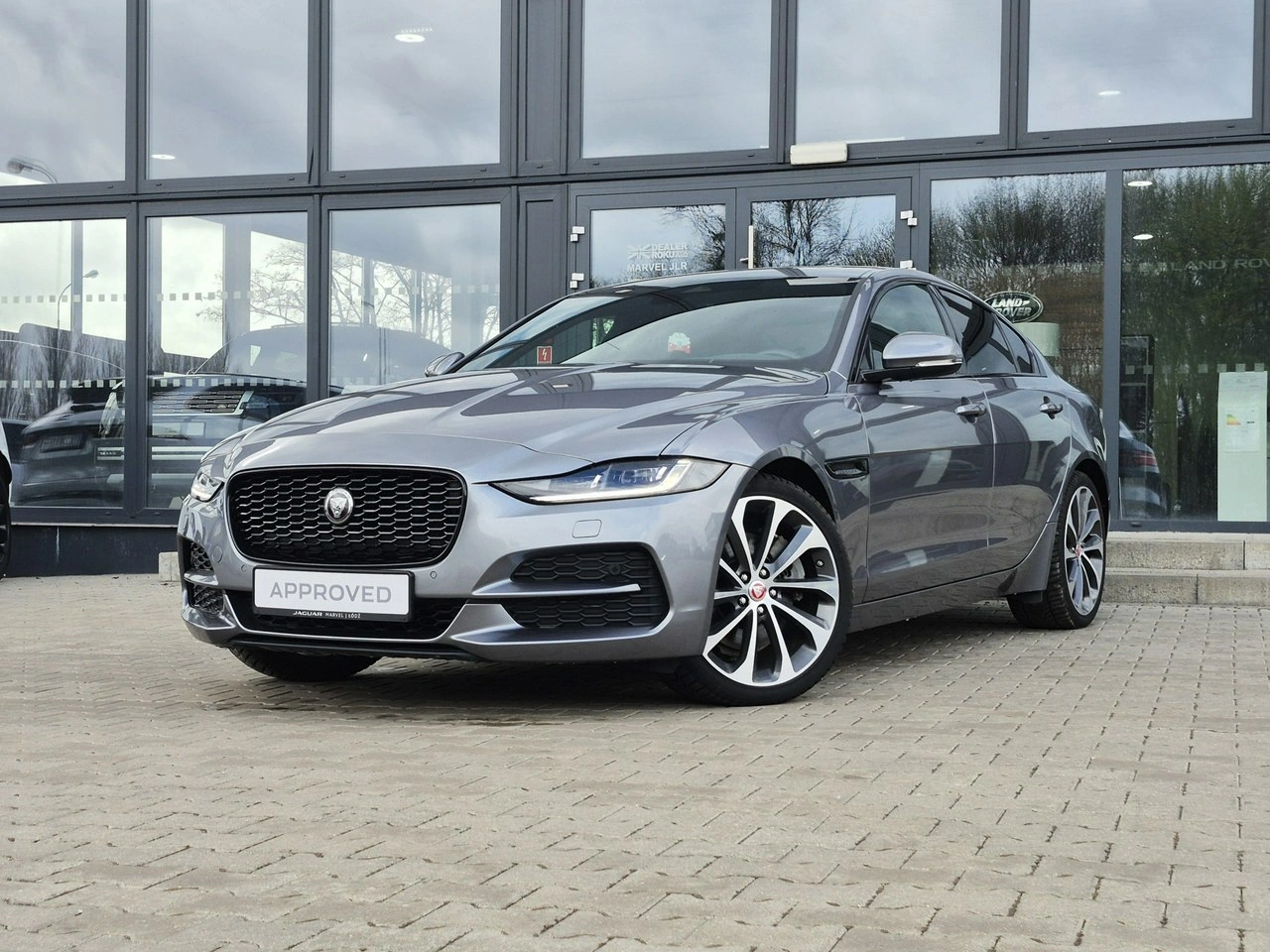 Jaguar XE - Zdjęcie 1