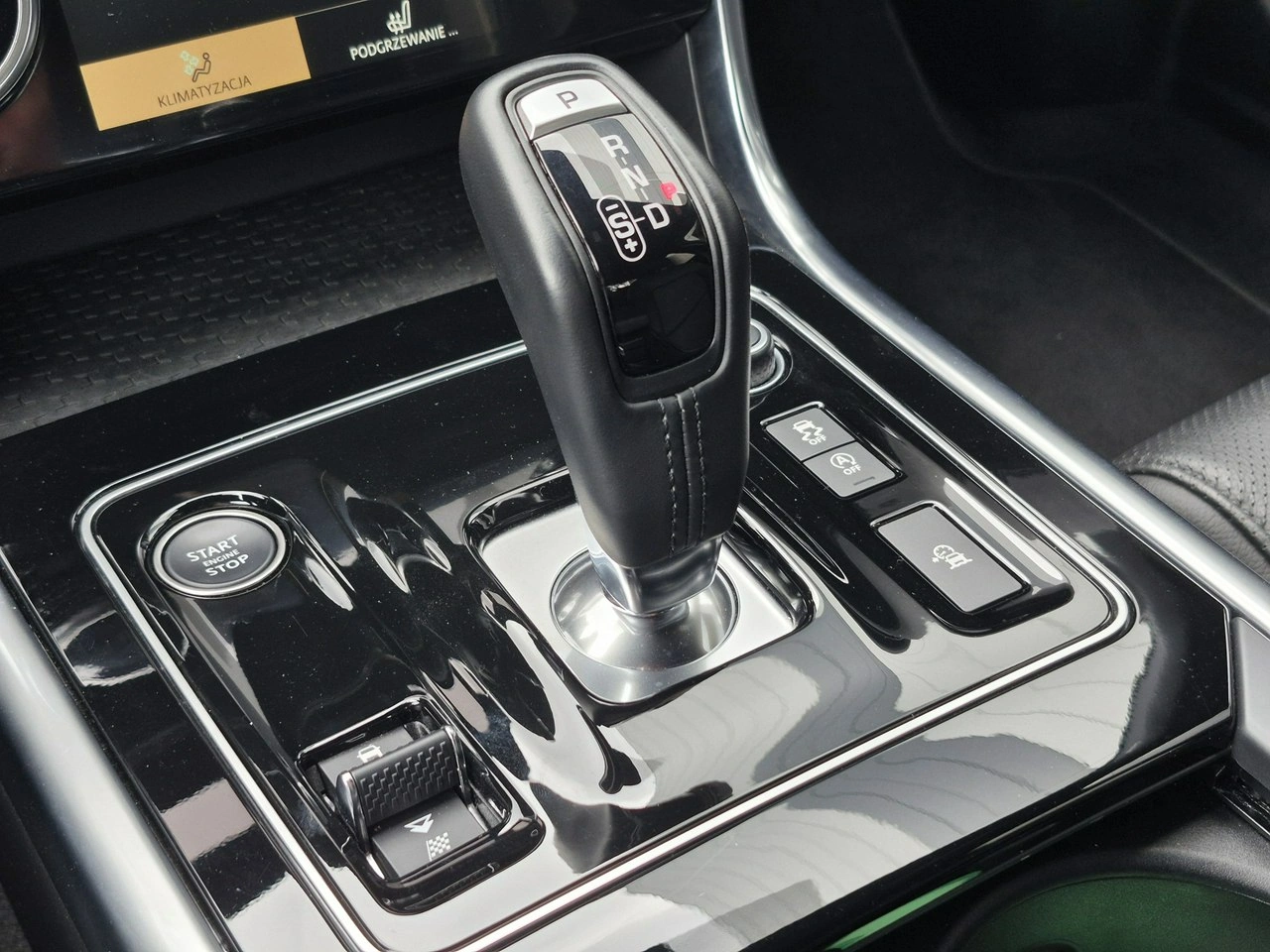 Jaguar XE - Zdjęcie 30