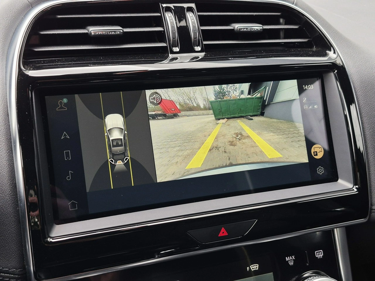 Jaguar XE - Zdjęcie 32