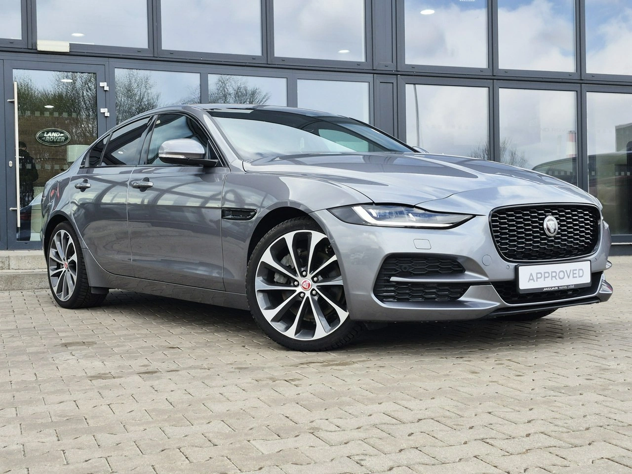 Jaguar XE - Zdjęcie 3